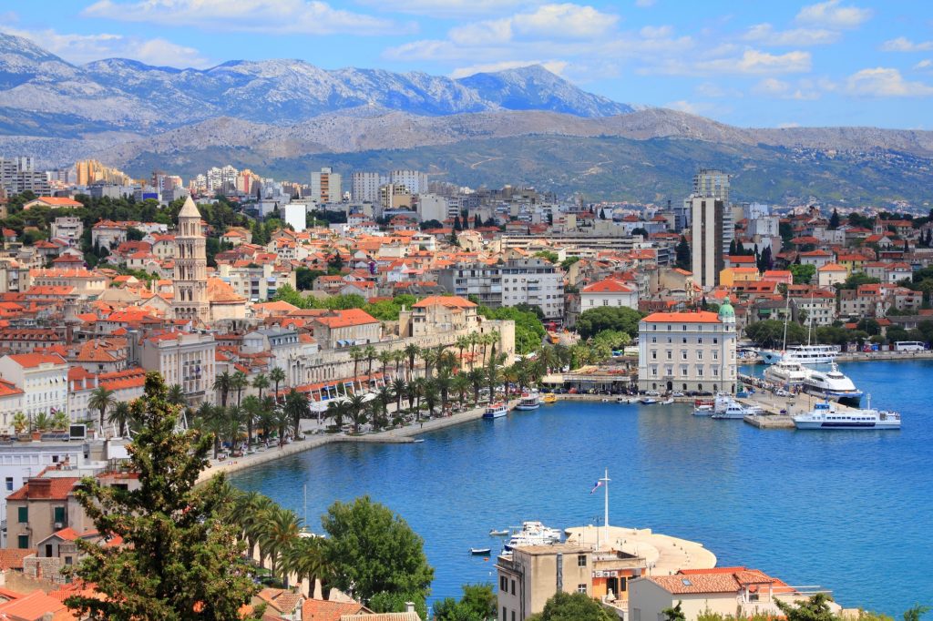 Split: Ahol a római császárok luxusa találkozik a modern Adria lüktetésével