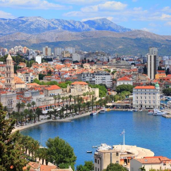 Split: Ahol a római császárok luxusa találkozik a modern Adria lüktetésével
